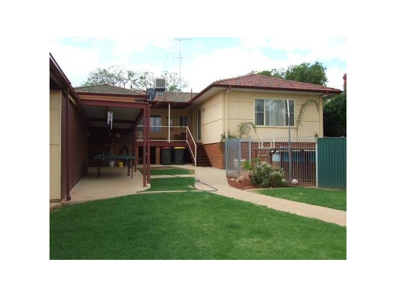 41 Orange Street, Parkes NSW 2870