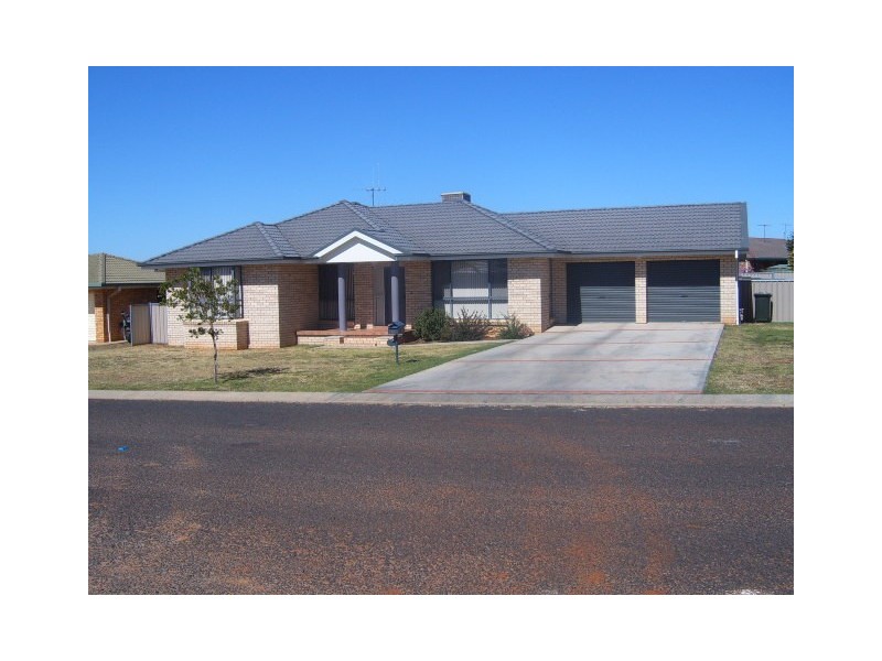 14 Noonan Street, Parkes NSW 2870