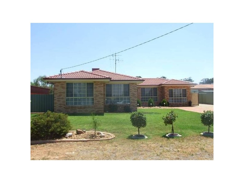 102 Dalton Street, Parkes NSW 2870
