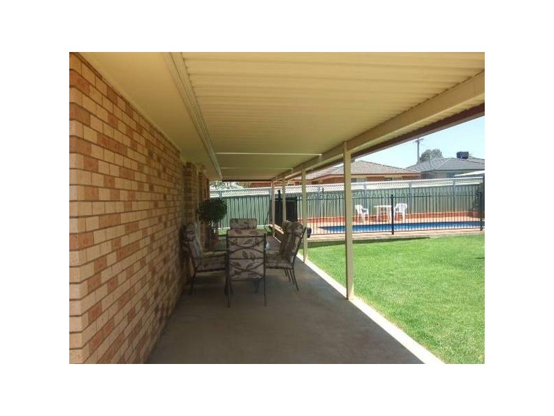 102 Dalton Street, Parkes NSW 2870
