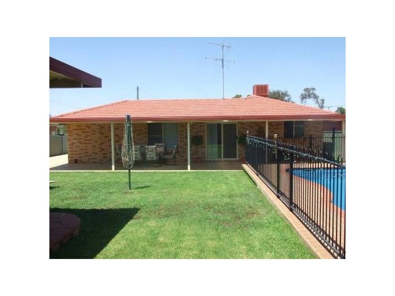 102 Dalton Street, Parkes NSW 2870