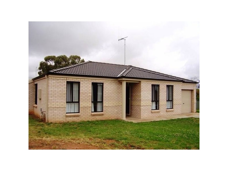 14 George Field Drive, Parkes NSW 2870