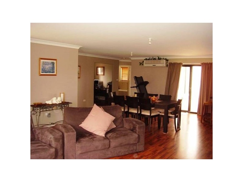 14 George Field Drive, Parkes NSW 2870