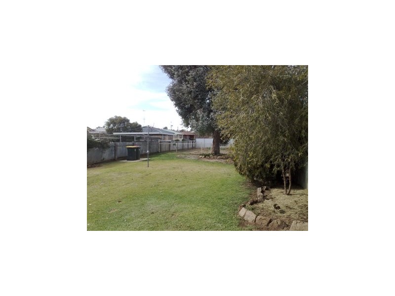 9 Close Street, Parkes NSW 2870