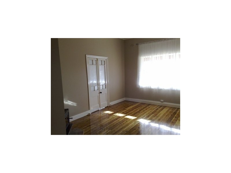 9 Close Street, Parkes NSW 2870