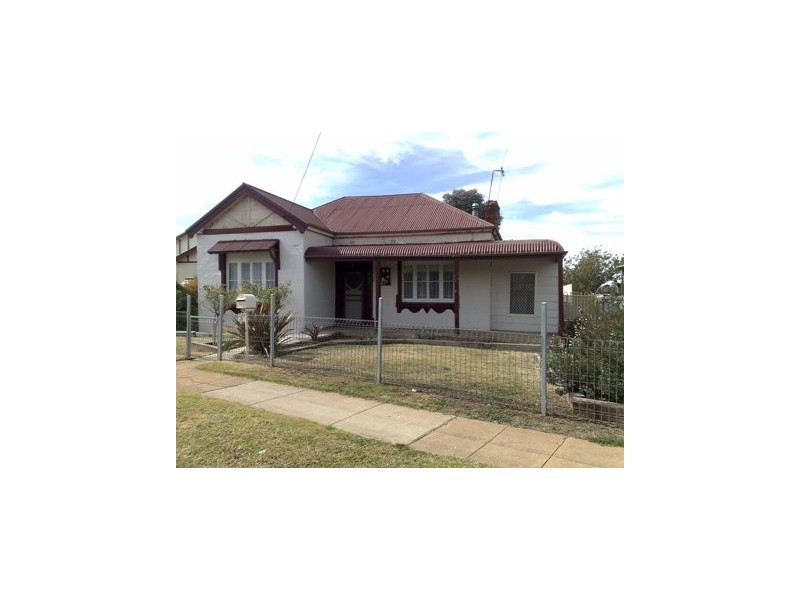 9 Close Street, Parkes NSW 2870