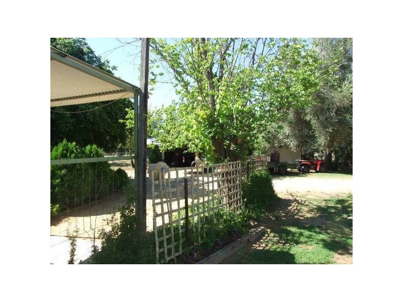3 Molong Road, Parkes NSW 2870