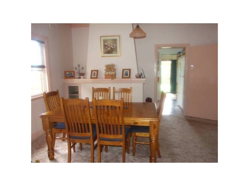 24 Armstrong Street, Parkes NSW 2870
