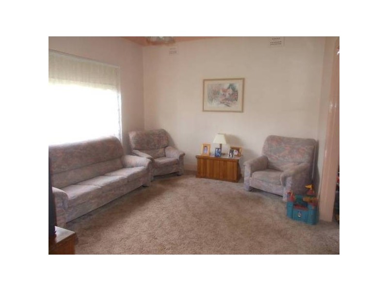 24 Armstrong Street, Parkes NSW 2870