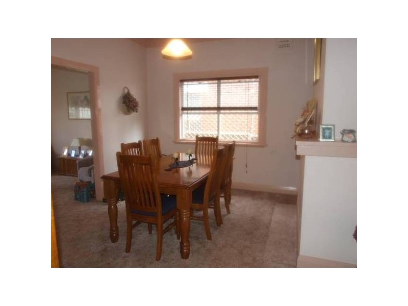 24 Armstrong Street, Parkes NSW 2870