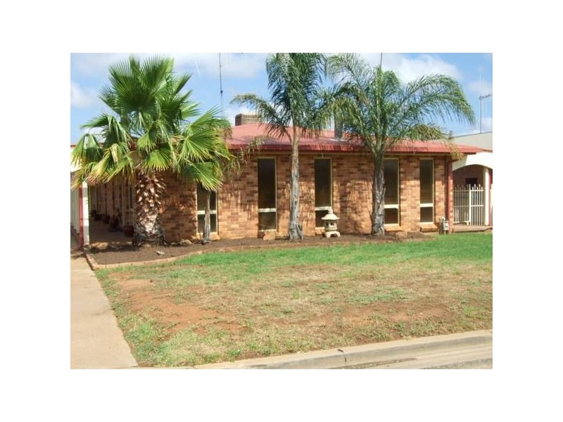 44 Lawson Street, Parkes NSW 2870