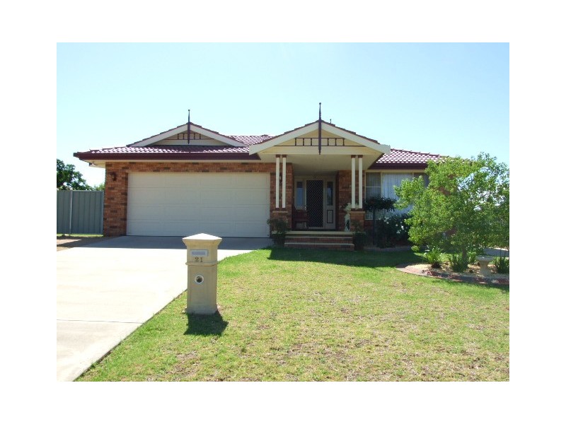 21 Glenburnie Close, Parkes NSW 2870