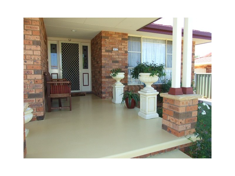 21 Glenburnie Close, Parkes NSW 2870