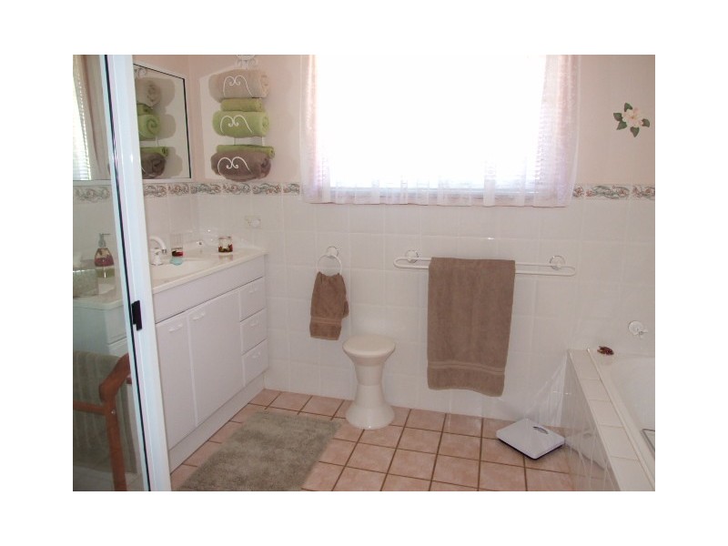 21 Glenburnie Close, Parkes NSW 2870