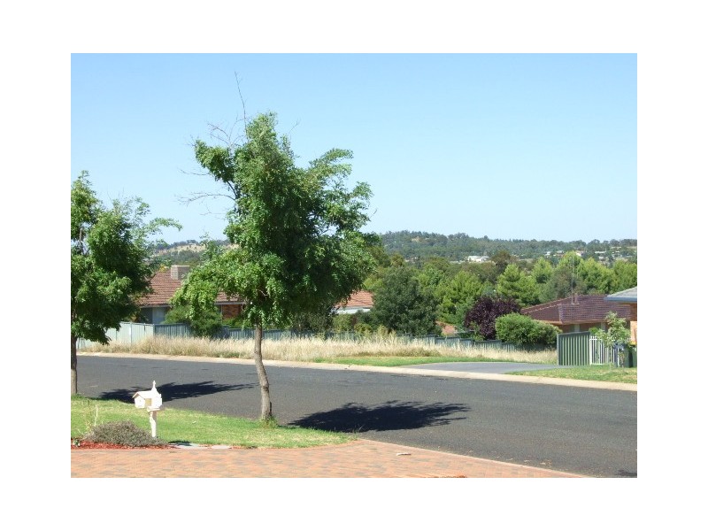 21 Glenburnie Close, Parkes NSW 2870