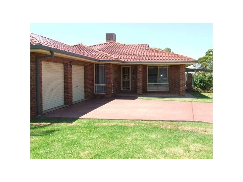 17 Golden Bar Drive, Parkes NSW 2870