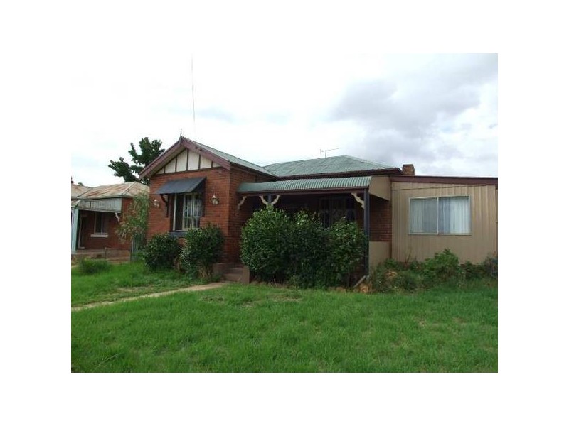 10 May Street, Parkes NSW 2870