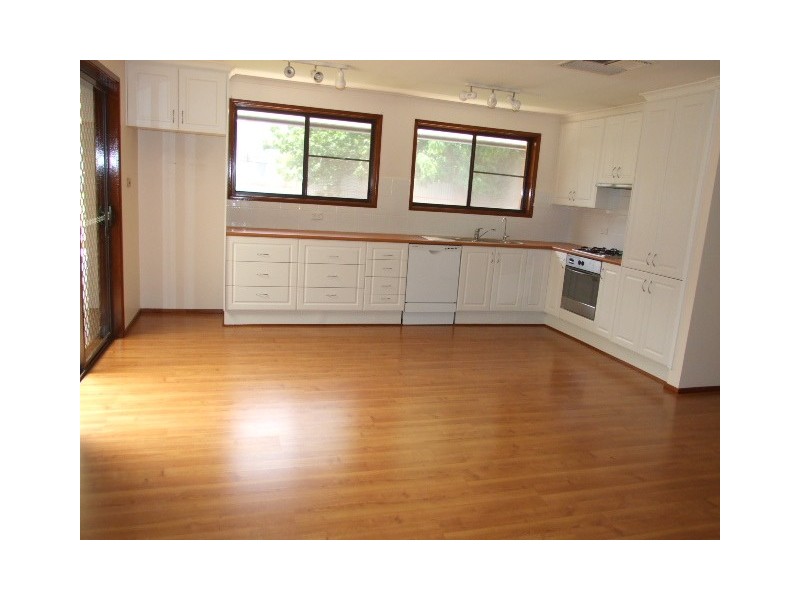 8 Werona Place, Parkes NSW 2870