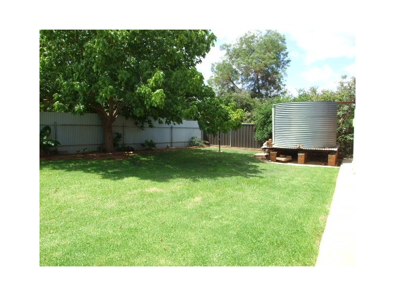 8 Werona Place, Parkes NSW 2870