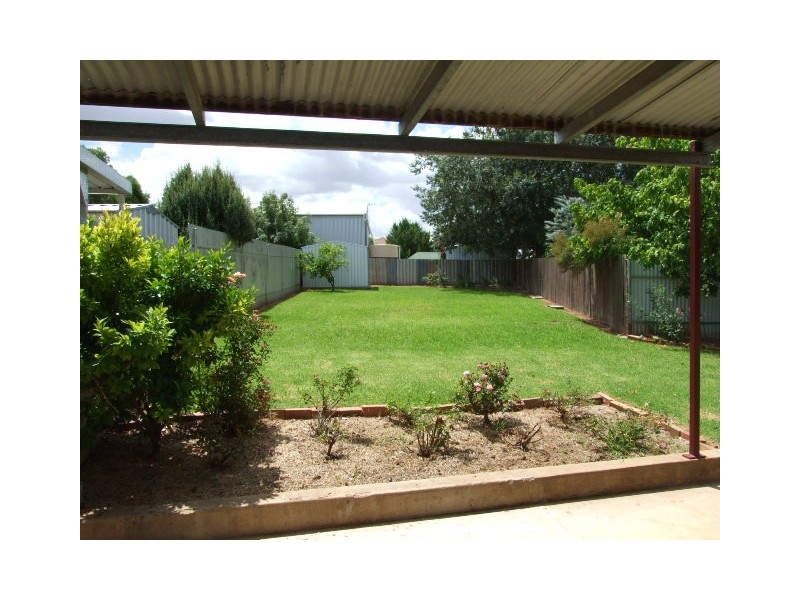 8 Werona Place, Parkes NSW 2870