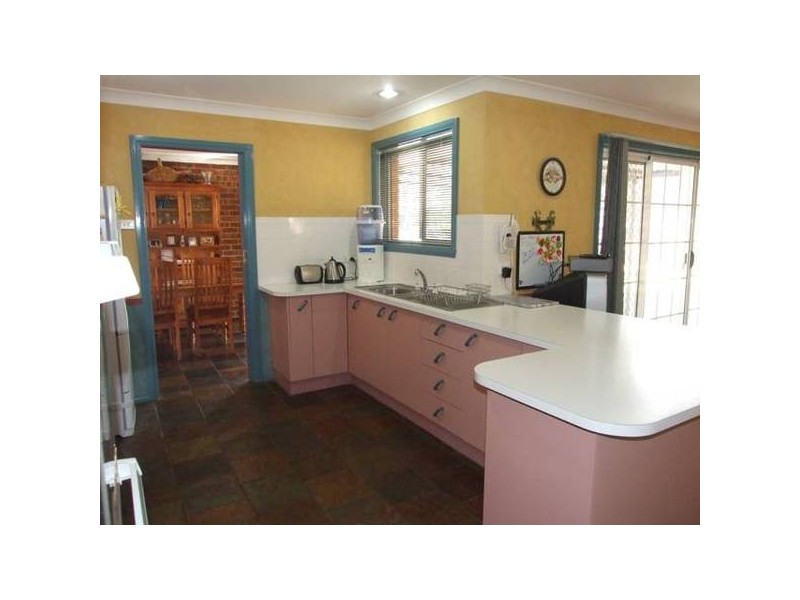 16 Webb Street, Parkes NSW 2870