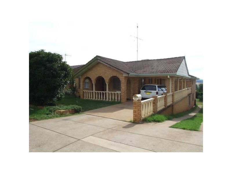 27 Mengarvie Road, Parkes NSW 2870