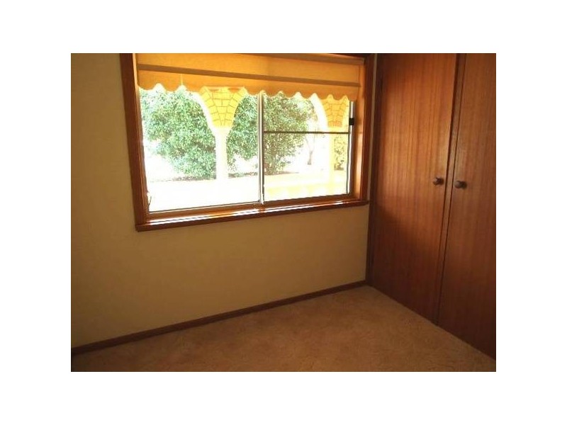 27 Mengarvie Road, Parkes NSW 2870