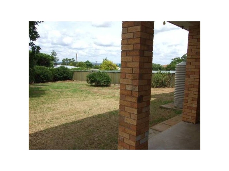 27 Mengarvie Road, Parkes NSW 2870