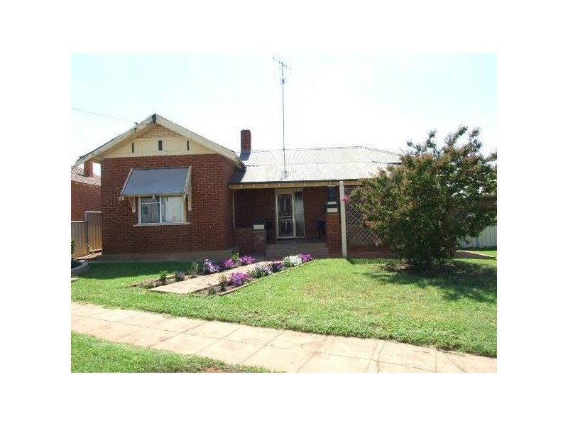 391 Clairinda Street, Parkes NSW 2870