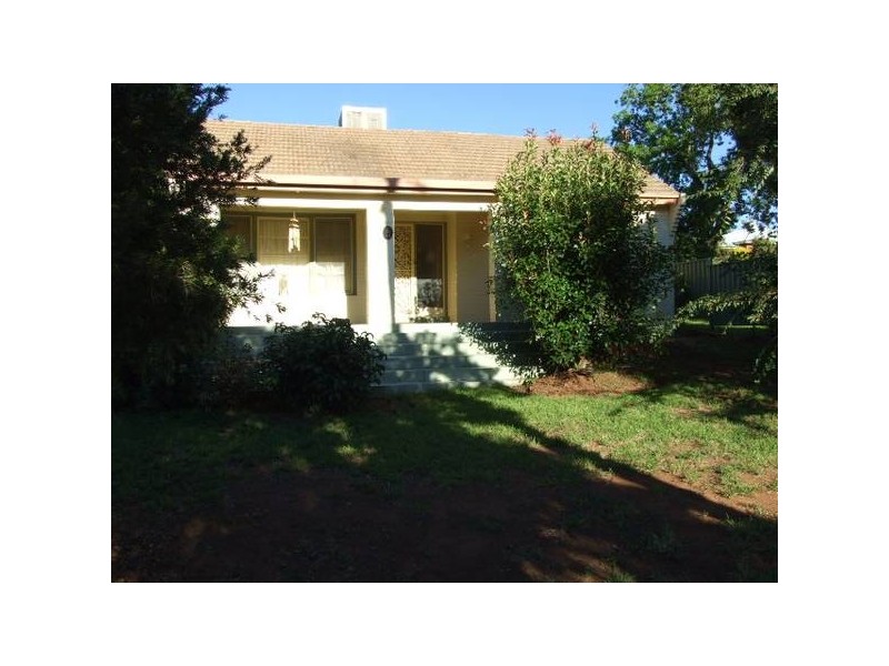 18 Hume Street, Parkes NSW 2870