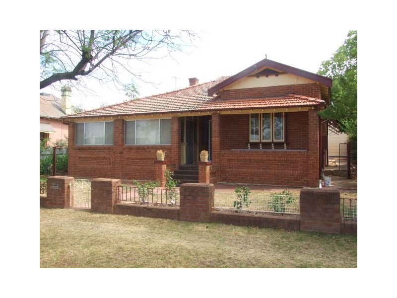 14 Oswin Street, Parkes NSW 2870