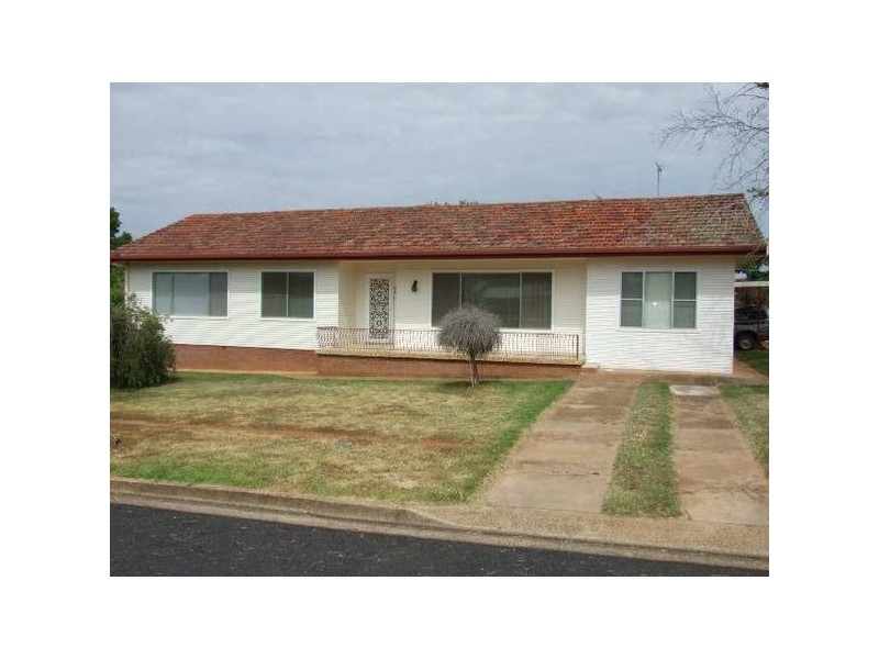 17 Orange Street, Parkes NSW 2870