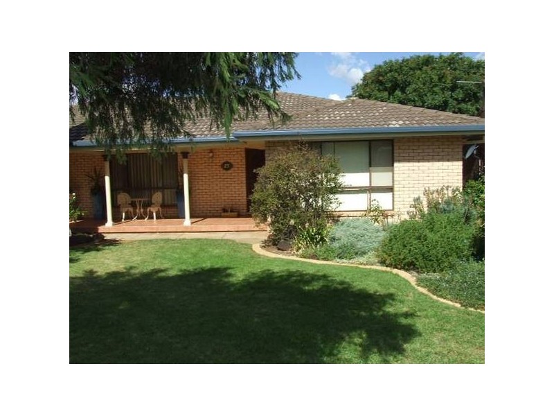 27 Moor Street, Parkes NSW 2870