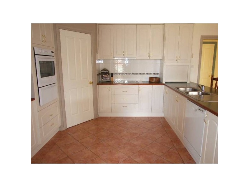 14 Arana Place, Parkes NSW 2870