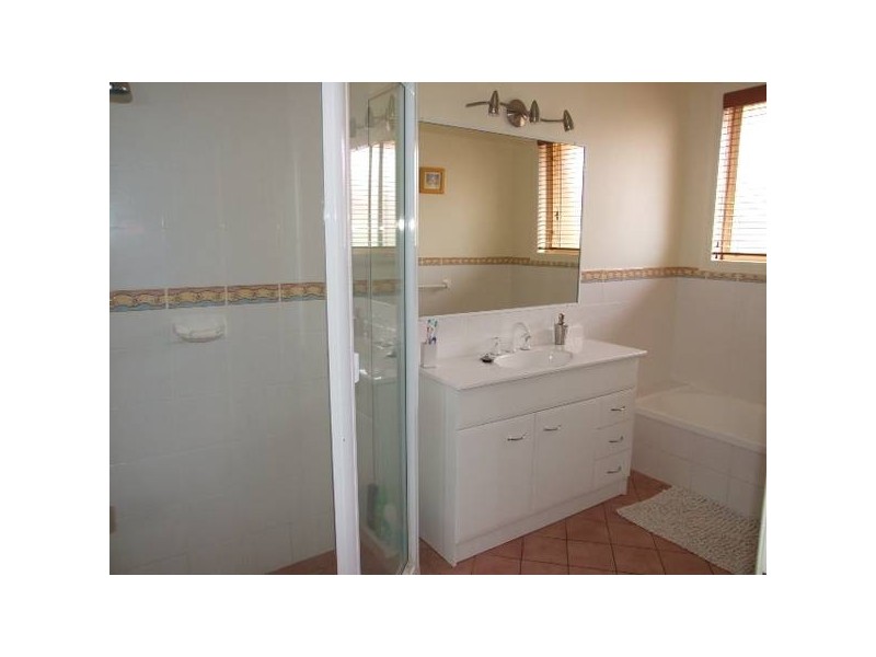 14 Arana Place, Parkes NSW 2870