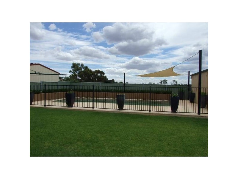 14 Arana Place, Parkes NSW 2870
