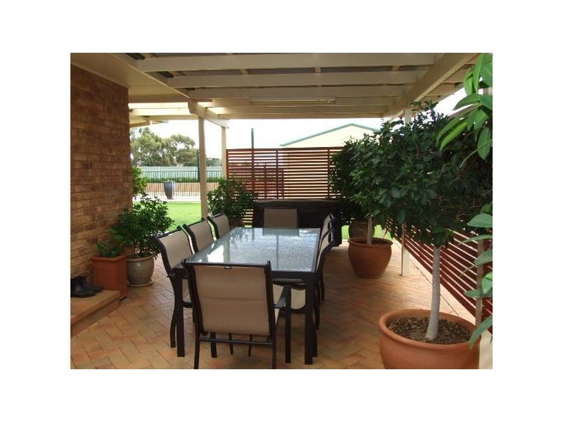 14 Arana Place, Parkes NSW 2870
