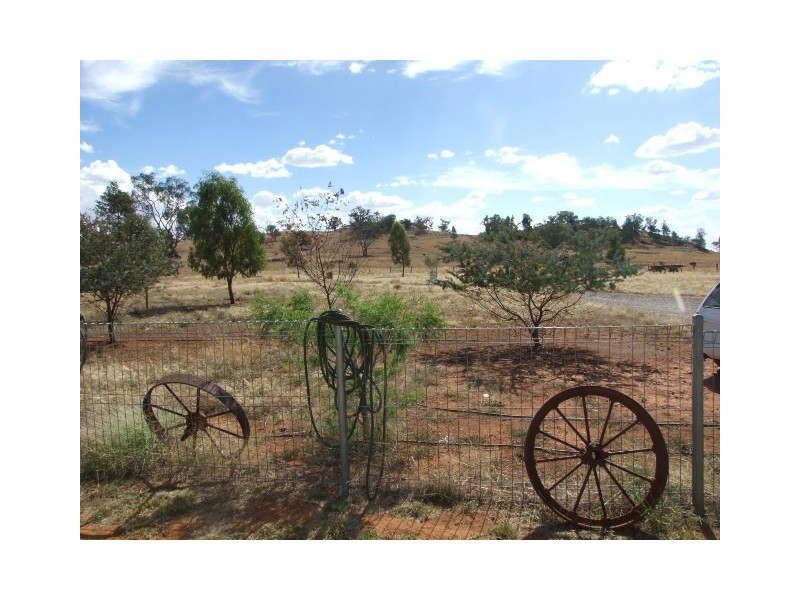 43 Millers Lookout Road, Parkes NSW 2870