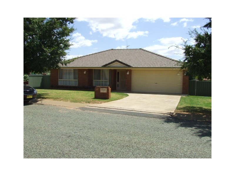 5 Friendship Place, Parkes NSW 2870