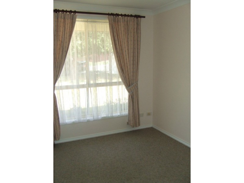 5 Friendship Place, Parkes NSW 2870