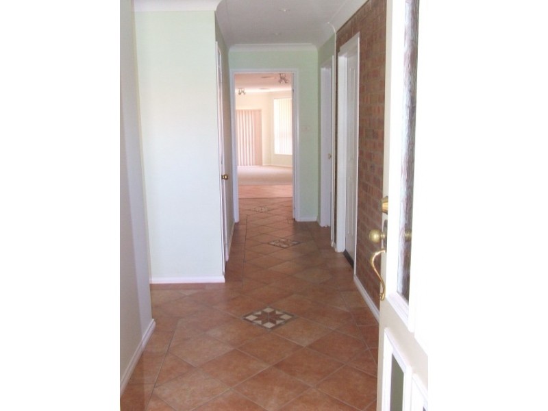 5 Friendship Place, Parkes NSW 2870