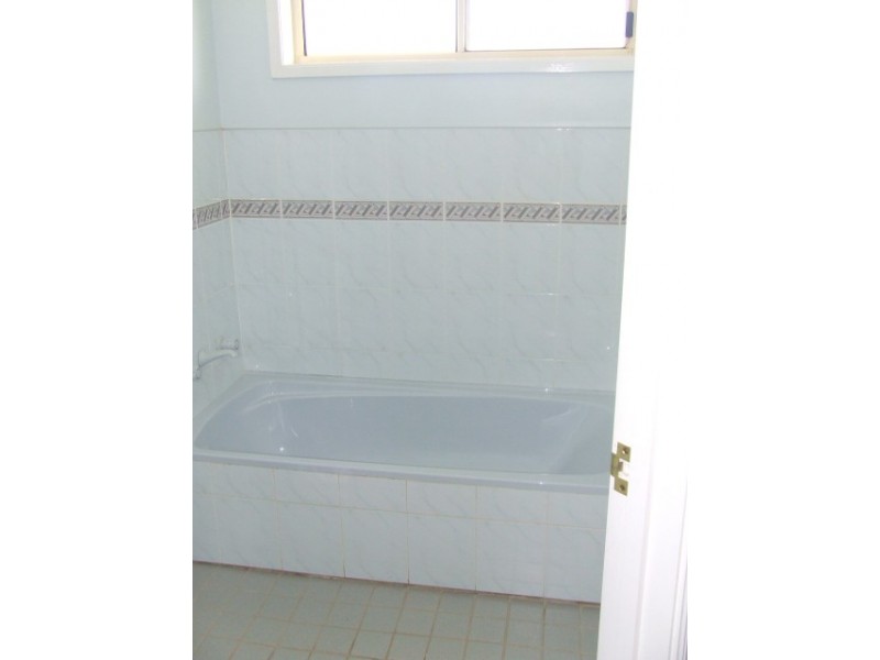 5 Friendship Place, Parkes NSW 2870