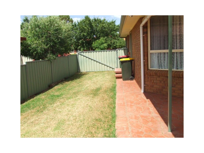 5 Friendship Place, Parkes NSW 2870