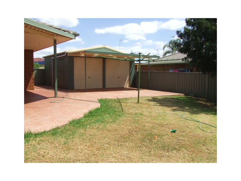 5 Friendship Place, Parkes NSW 2870