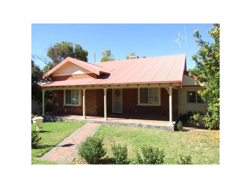 11 Thurlstone Street, Parkes NSW 2870