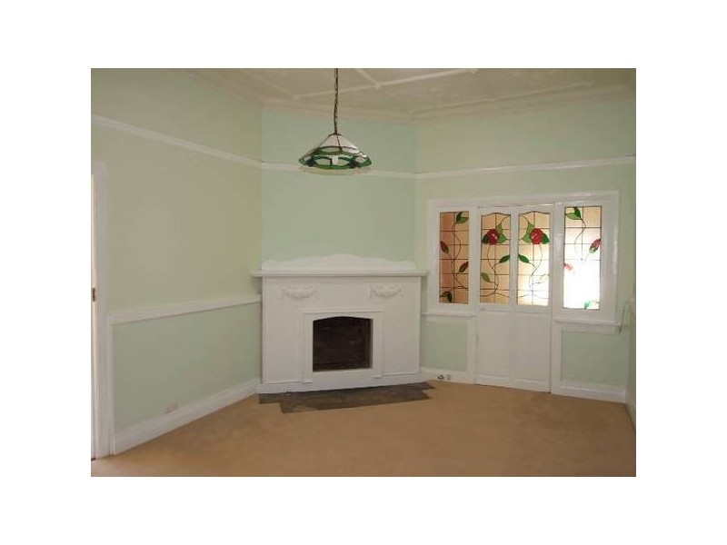 11 Thurlstone Street, Parkes NSW 2870