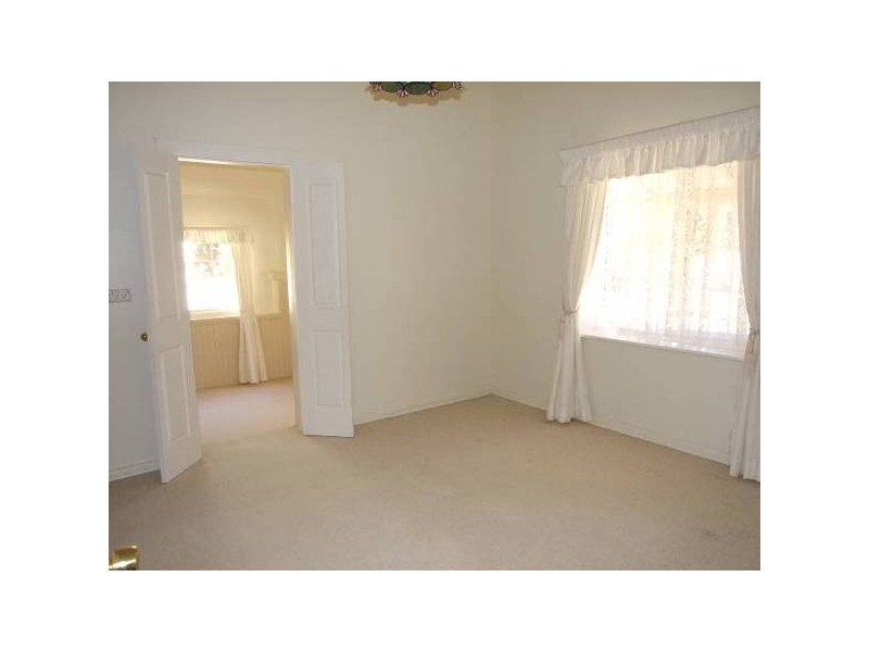 11 Thurlstone Street, Parkes NSW 2870