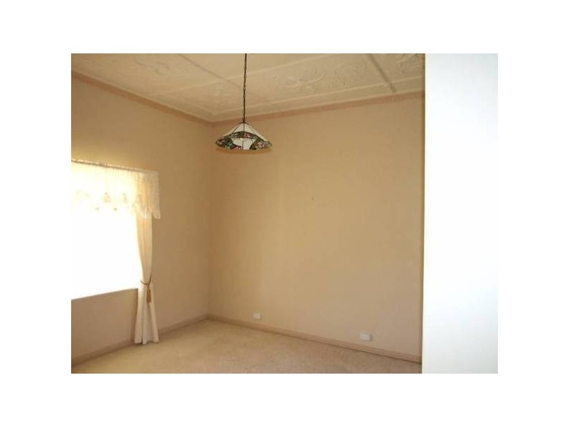 11 Thurlstone Street, Parkes NSW 2870