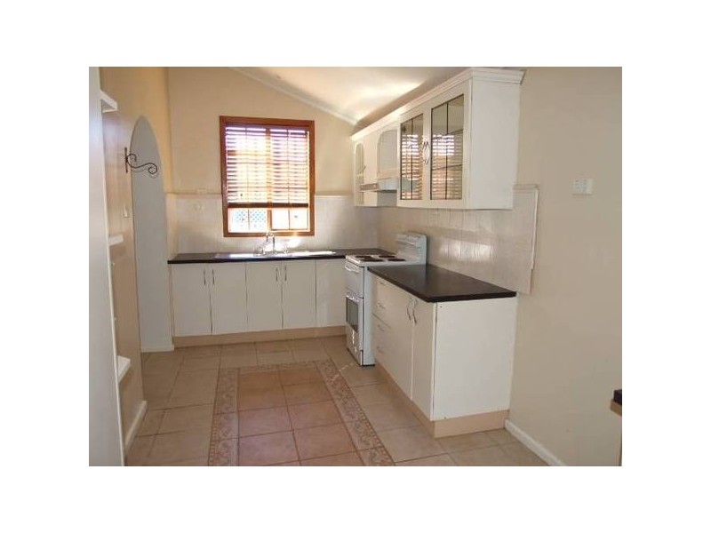 11 Thurlstone Street, Parkes NSW 2870