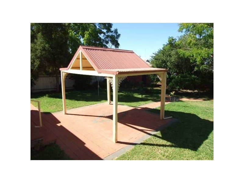11 Thurlstone Street, Parkes NSW 2870
